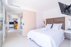 SERRENDY Just one minute walk to the beaches! View of the sea terrace